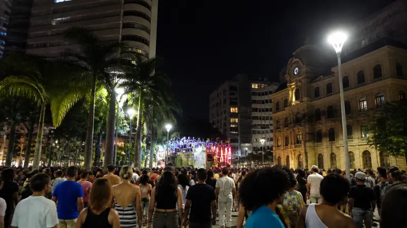 Apoiadores de Lula celebram vitória em BH com trio elétrico e buzinaços