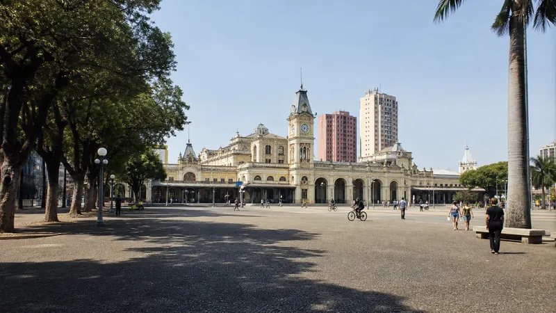 Ato pró-Lula lota Praça da Estação em BH a uma semana do 2º turno