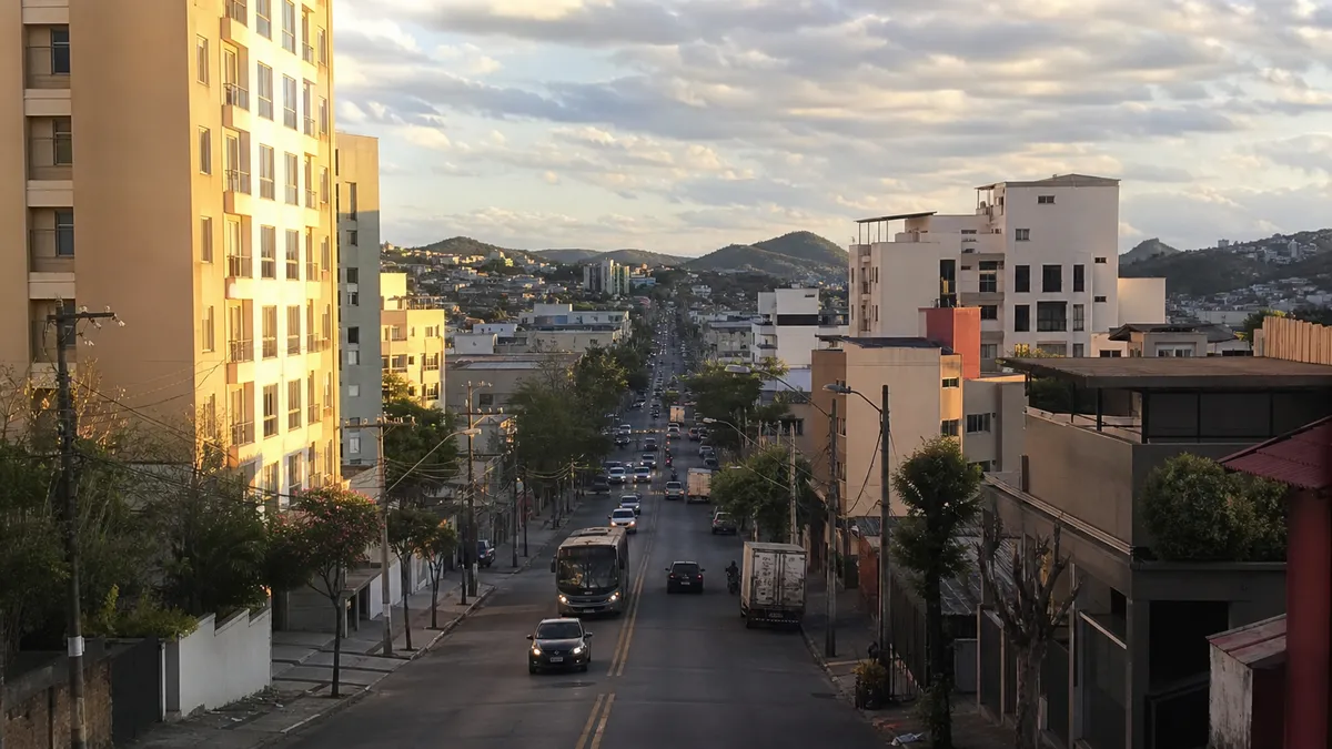Imagem ilustrativa de uma rua de Padre Eustáquio, Belo Horizonte