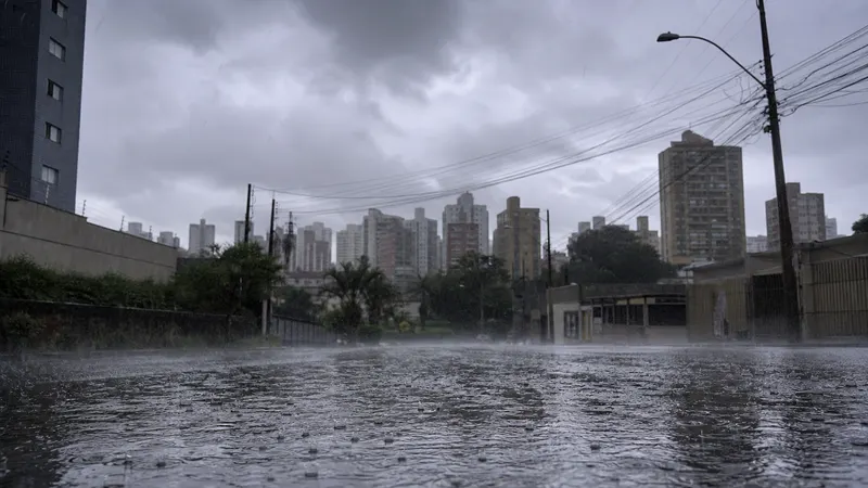 Alerta de acumulado de chuva para a região de BH amanhã (23)