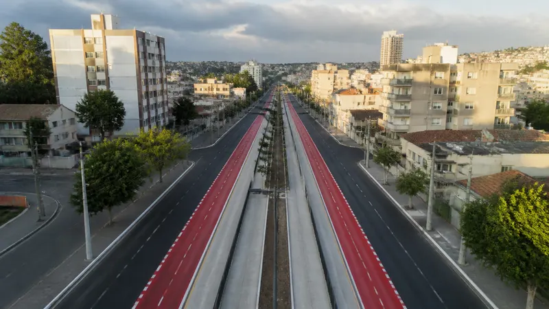 Barreiro ganha 2,2 km de faixas para ônibus na Via do Minério e Olinto Meireles