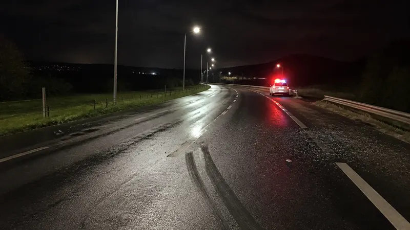 Batida frontal entre duas caminhonetes deixa cinco feridos na MGC-179