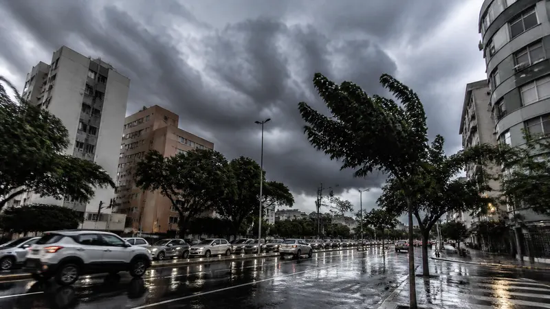 BH deve ter queda de 12°C na máxima até sábado, com risco de temporal e granizo