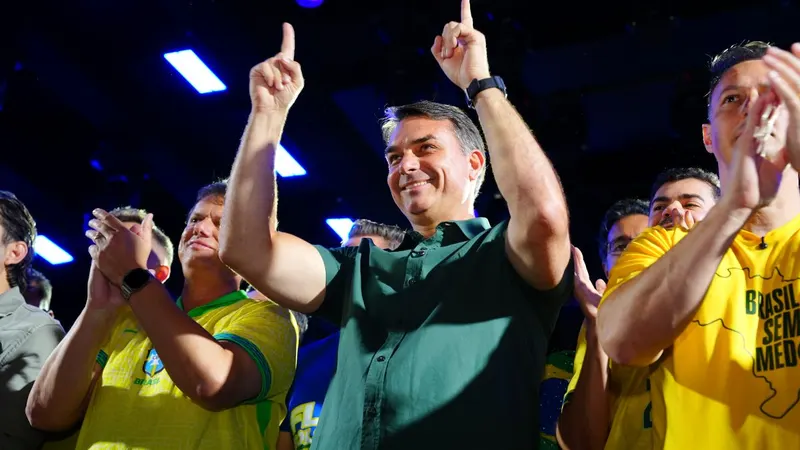 BH tem atos de campanha de Flávio Bolsonaro e de petistas neste sábado