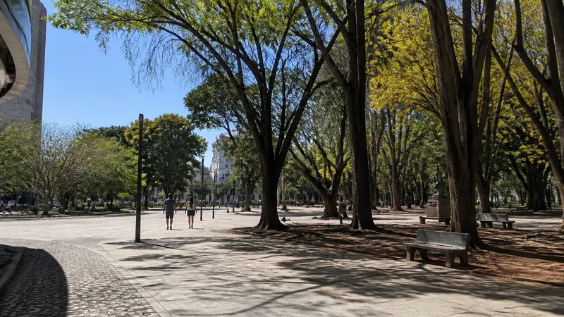 BH tem máxima de 30,9°C e calor deve voltar a ganhar força na semana