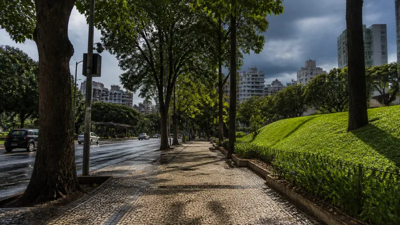 BH tem terça de calor perto dos 30 °C e chance de chuva rápida à tarde
