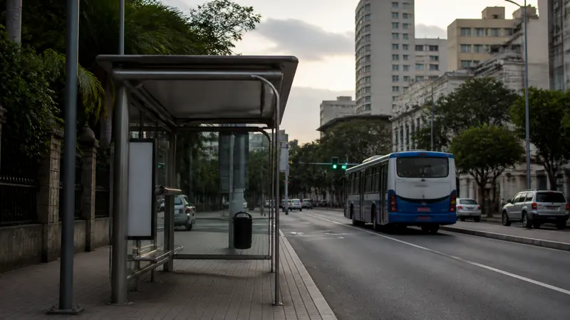 Briga em ônibus da linha 503 termina com homem esfaqueado em BH