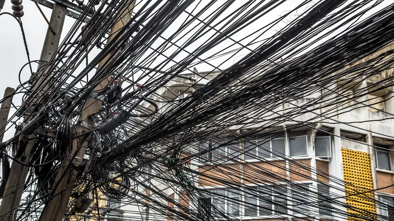 Câmara debate fiscalização e retirada de fios irregulares em BH nesta segunda