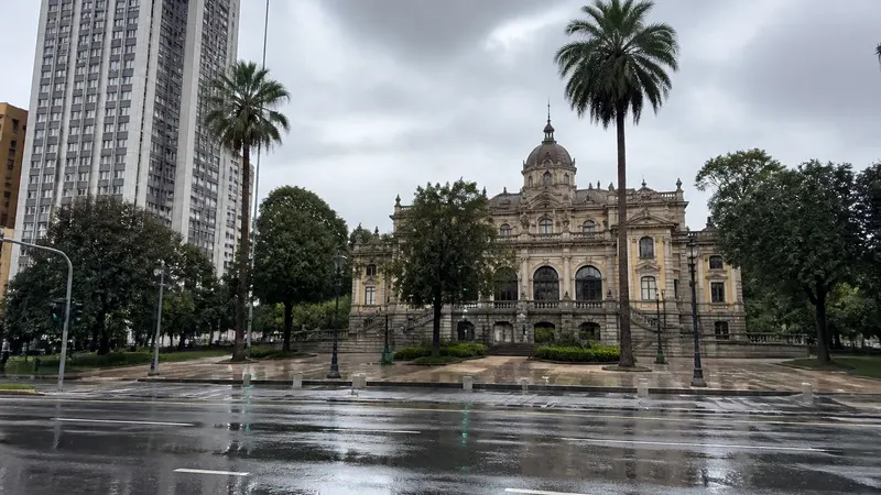 Candidatos ao governo e ao Senado fazem últimos atos de campanha em BH neste sábado