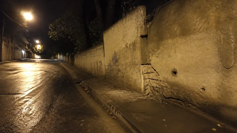 Carro bate em muro no Santa Inês e deixa um morto e um ferido grave