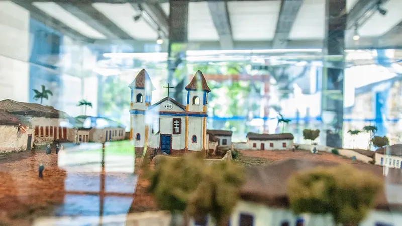 Catálogo da exposição "Travessias do Curral Del Rei" é lançado no MHAB