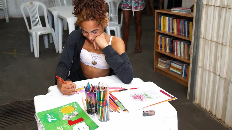 Centro Pop Mulheres, na Lagoinha, arrecada livros para mulheres em situação de rua