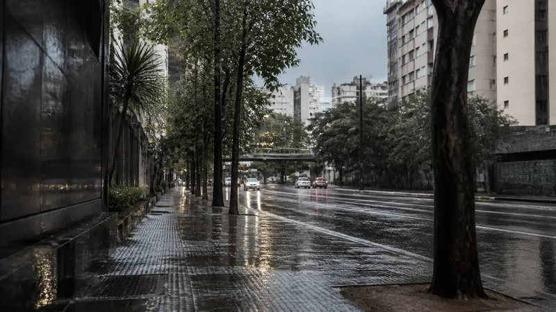 Chuva em BH supera média de outubro em oito das dez regionais