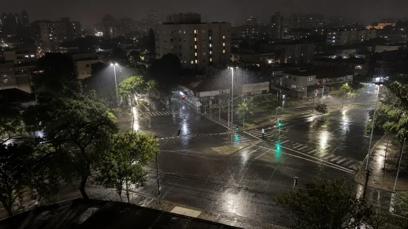 Chuva extremamente forte atinge BH na noite desta sexta-feira (30)