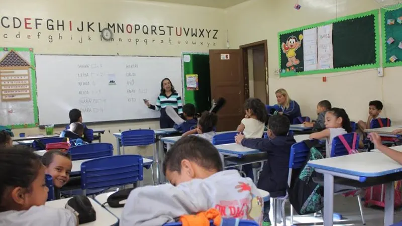Comissão da Câmara de BH cobra dados sobre transferência de alunos em escolas municipais