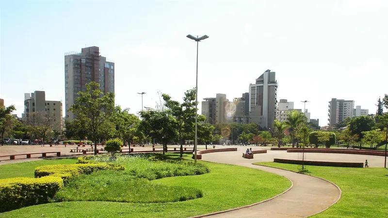Comissão vistoria quatro praças da Região Centro-Sul em outubro