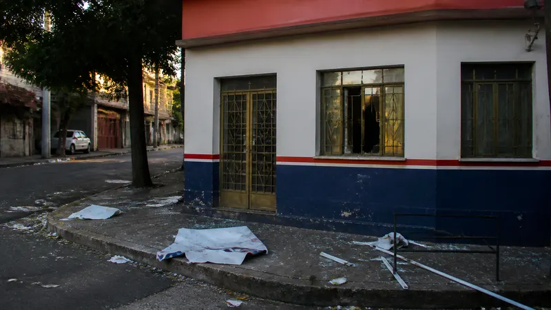 Comitê de Iza Lourença é alvo de ataque na Floresta; campanha cita bomba e agressão