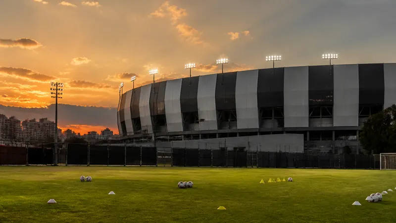 Cruzeiro apresenta Paulinho como executivo de futebol e anuncia patrocínio máster do time feminino