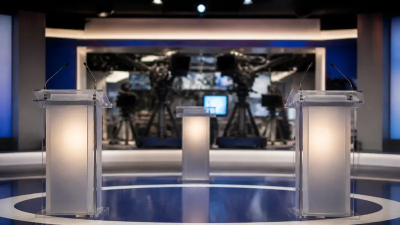 Debate em BH: Simões e Gabriel atacam Patrus e Kalil; ausências dominam