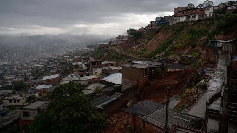 Defesa Civil alerta para risco geológico em três regionais de BH até segunda