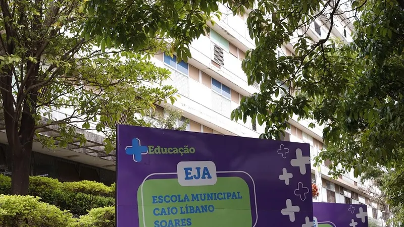 Escola Municipal Caio Líbano Soares celebra 35 anos de EJA no Bairro Santo Antônio