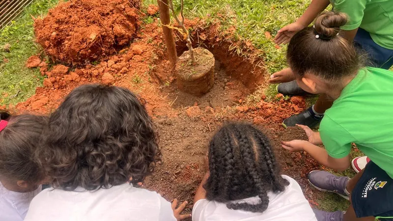 Escola Verde leva 830 alunos de 15 Emeis a atividades ambientais em BH