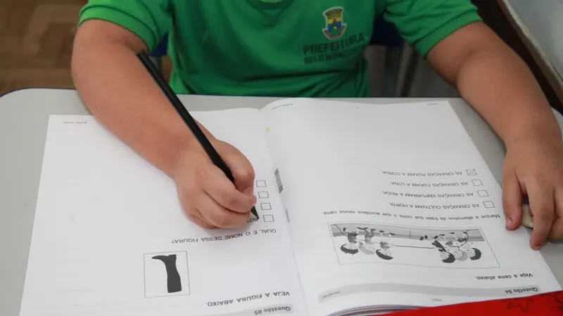 Escolas municipais de BH aplicam Simave 2026 a partir de segunda-feira