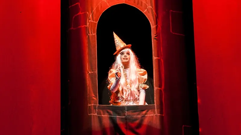 Espetáculo infantil "A Bruxinha que Era Boa" chega ao Teatro Marília em 31 de outubro
