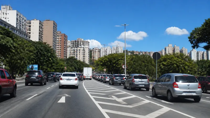 Feriado de 12 de outubro deve ter calor de até 34 °C em BH e 1,095 milhão de veículos na Fernão Dias