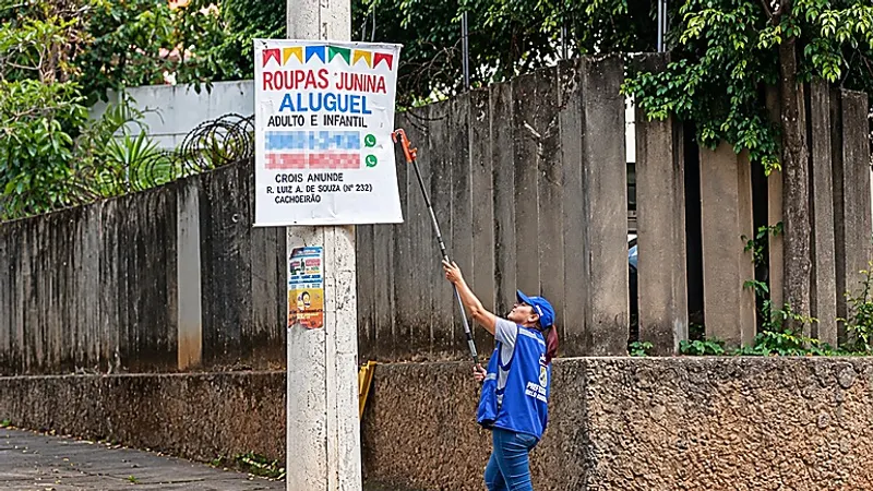 Fiscalização apreende 1.285 faixas irregulares em BH de janeiro a setembro