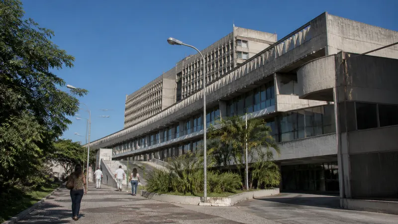 HC-UFMG terá cirurgia robótica pelo SUS e forma residentes em BH