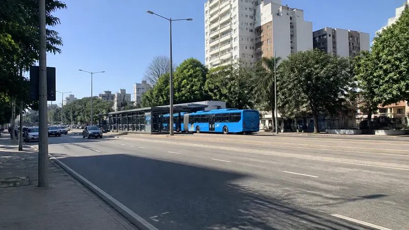 Homem de 59 anos morre atropelado por ônibus do Move na Pedro I