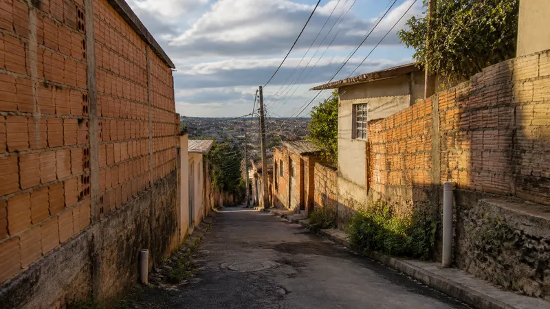 Homem é morto a tiros por motociclista na Cabana do Pai Tomás, em BH