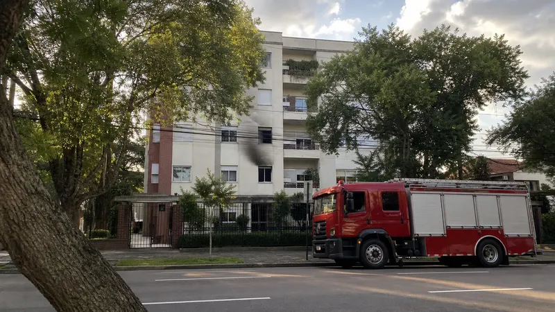 Incêndio em apartamento no bairro Prado deixa dois feridos em BH