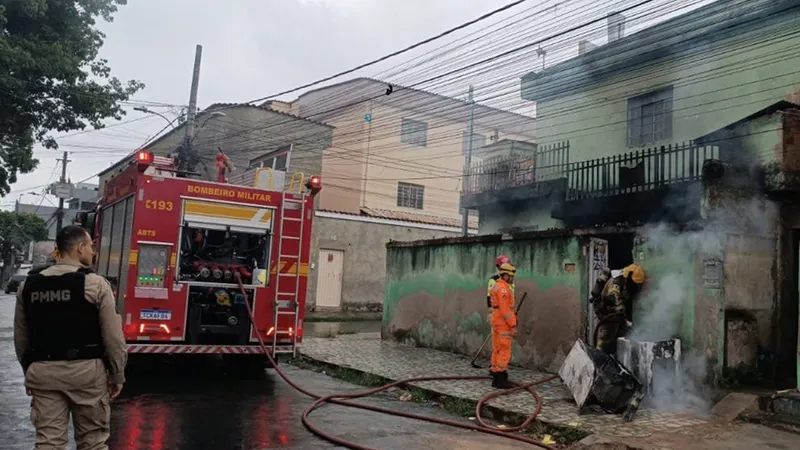 Incêndio em casa no Piratininga deixa uma pessoa carbonizada
