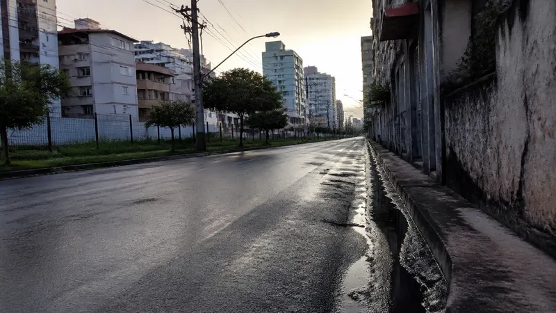 Incêndios destroem ônibus em São Joaquim de Bicas e carro em Padre Eustáquio