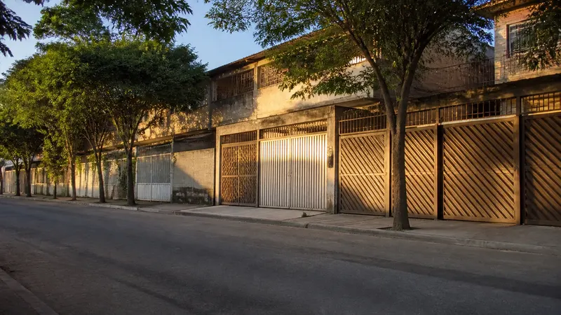 Jovem de 21 anos é morta a tiros na porta de casa na Região Leste de BH