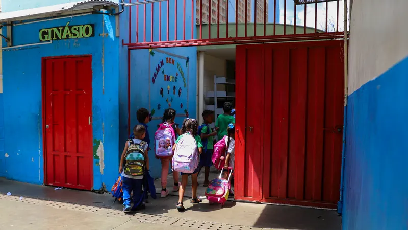Lei 12.141/2026 autoriza portal de transparência da matrícula escolar em BH