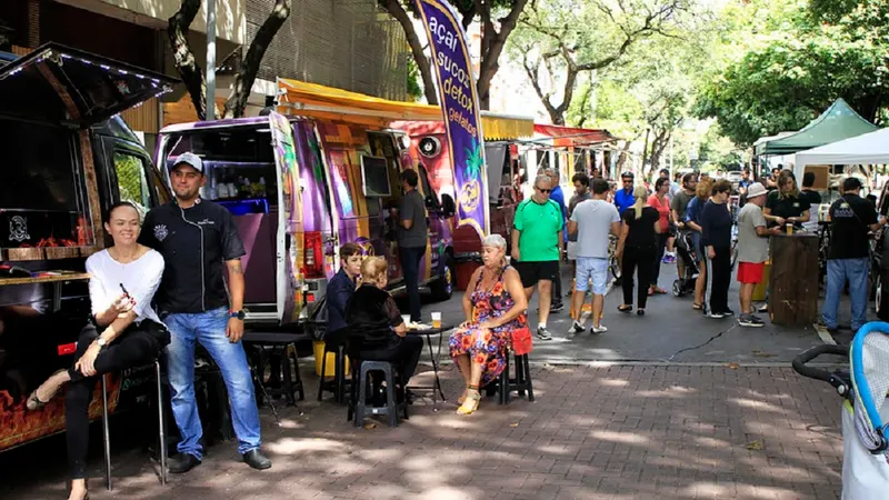 Lei 12.158 permite venda de espetinhos e hambúrgueres em food trucks em BH