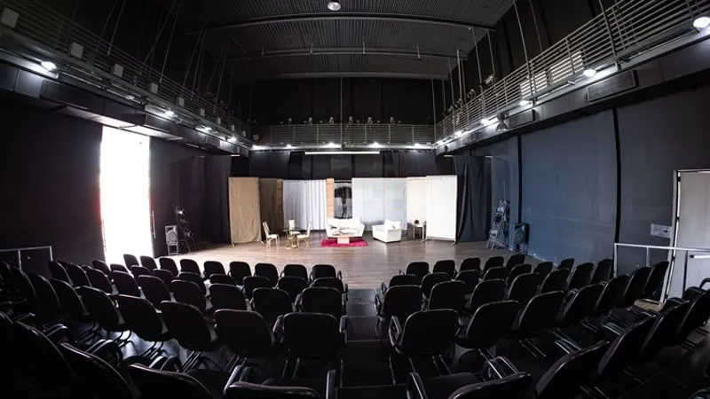 Marcos Catarina homenageia Vander Lee no Teatro Raul Belém Machado