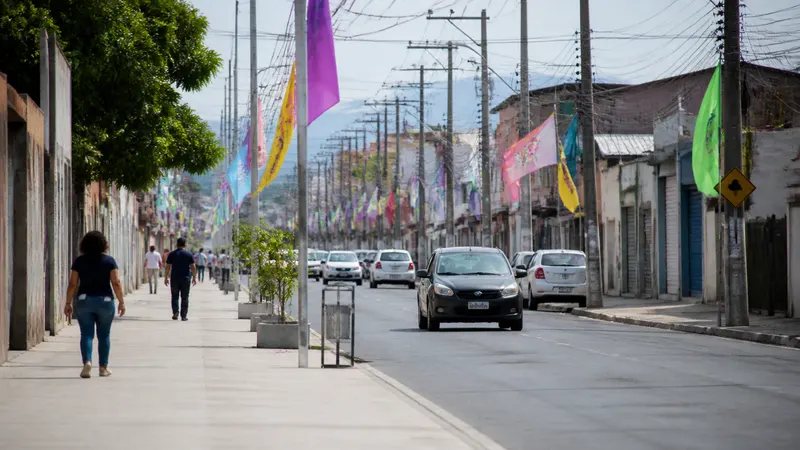 Marília Campos faz caminhadas em BH no fim de semana e foca reta final no eleitor indeciso