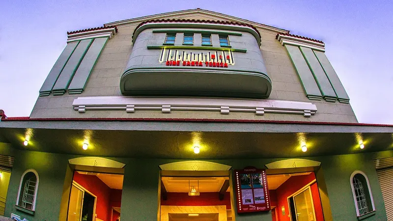 Mostra sobre cinemas de rua ocupa o Cine Santa Tereza a partir de 7 de outubro