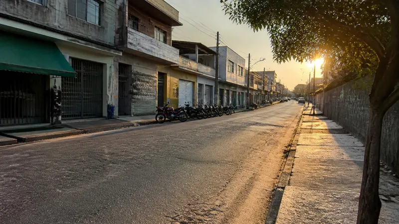 Motoboys protestam após colega relatar tiros ao urinar na rua em BH