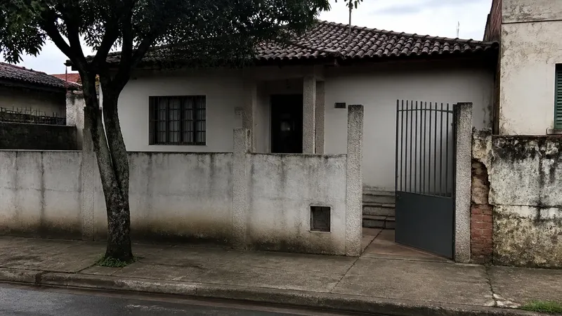 Mulher acamada é encontrada ferida em casa na Região Oeste de BH; suspeito fugiu