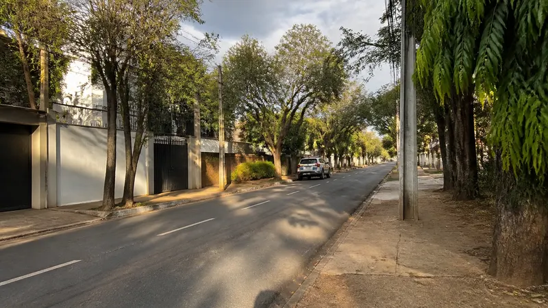 Mulher é agredida em tentativa de assalto no Sion; um suspeito é detido