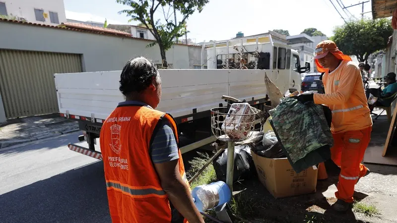 Mutirão de limpeza contra o Aedes aegypti é realizado no Barreiro nesta quinta