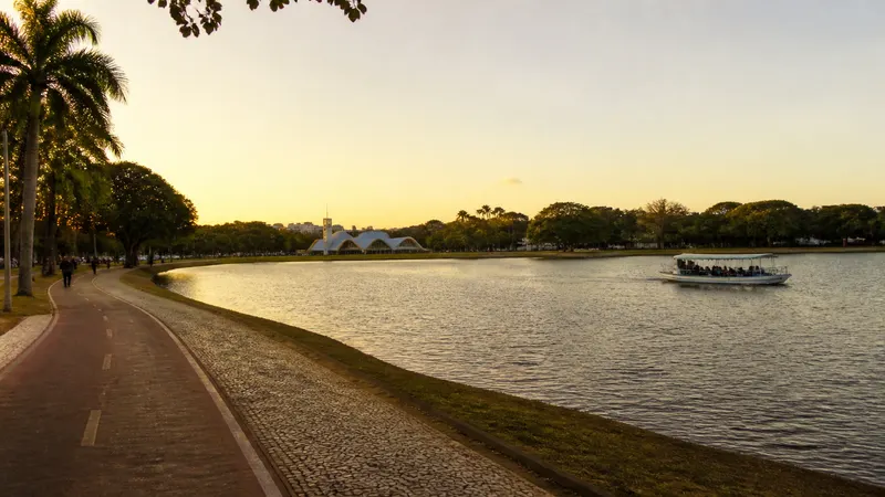 Pampulha tem passeios gratuitos de barco e aula de patinete elétrico neste fim de semana