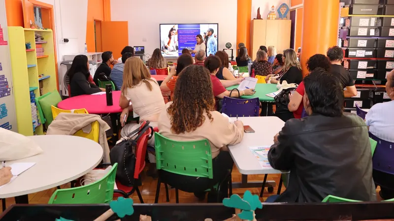 PBH e Uemg abrem pós-graduação em Linguagem e Alfabetização para professores da rede municipal