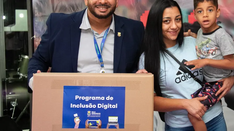 PBH entrega 111 computadores a famílias da Regional Nordeste