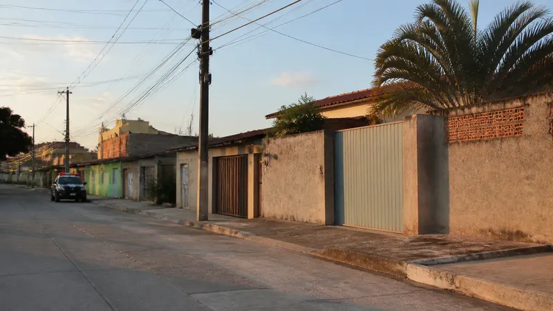 Policial é filmado em abordagem a idosa no Santa Inês; PM apura o caso